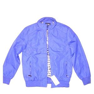 Medium sized jacket for light weather.